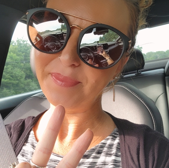 Live Like Listing: Shop my closet, low starts, under $10. - Picture 3 of 16